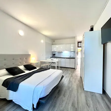 Estudio Con Bonita Piscina, A 450m De La Playa En Apartment