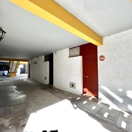 Estudio Con Bonita Piscina, A 450m De La Playa En *